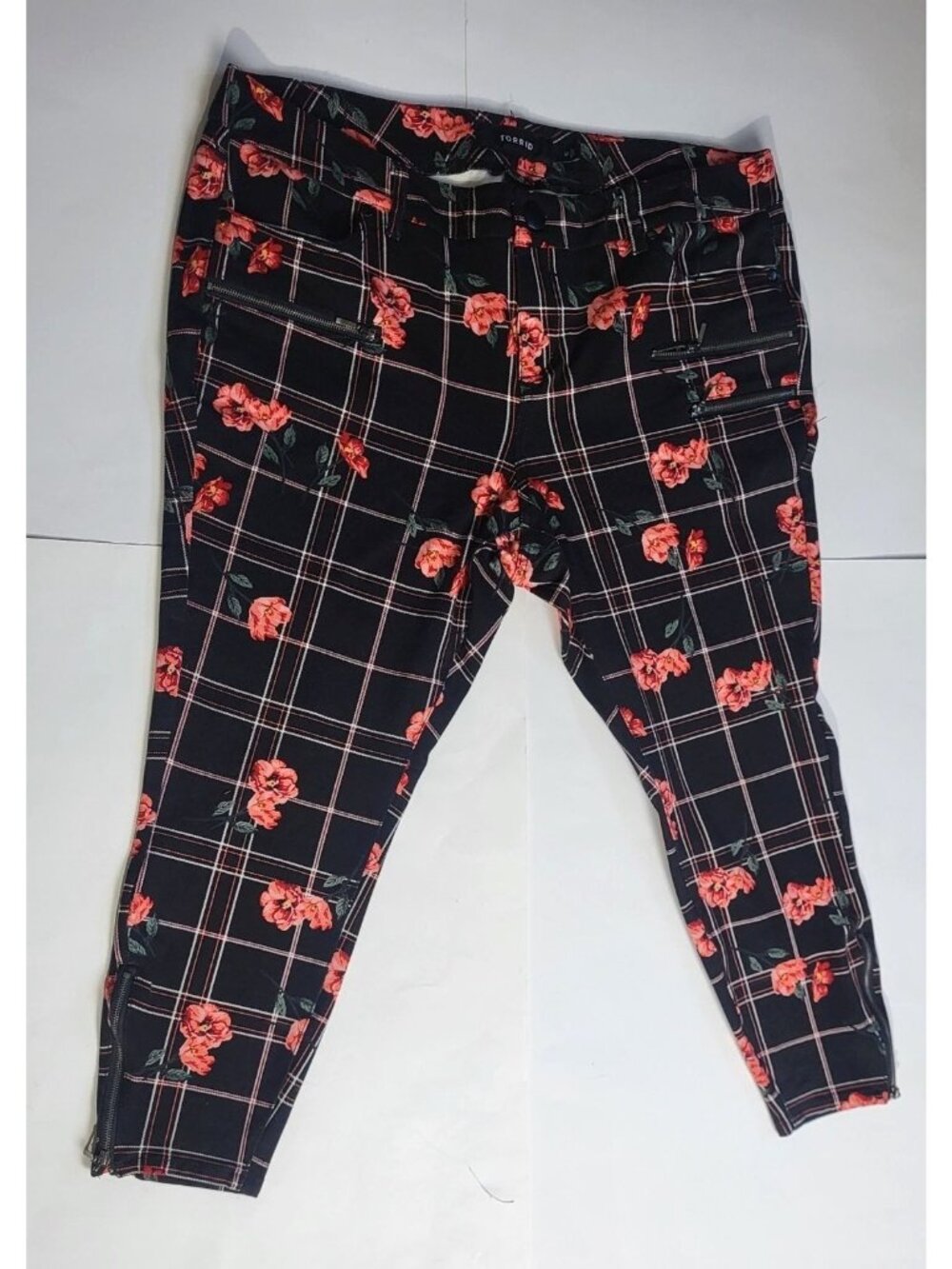 Torrid Black & Red Floral Plaid Cropped Chino Pants Size 2X